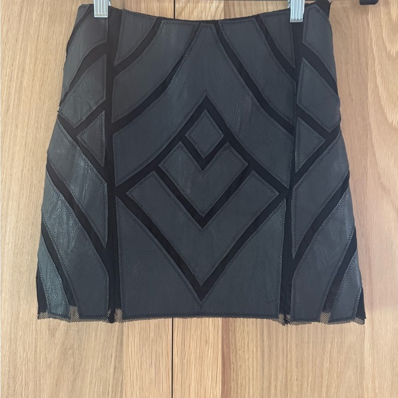 Chic Black Geometric Mini Skirt - Picture 1 of 3